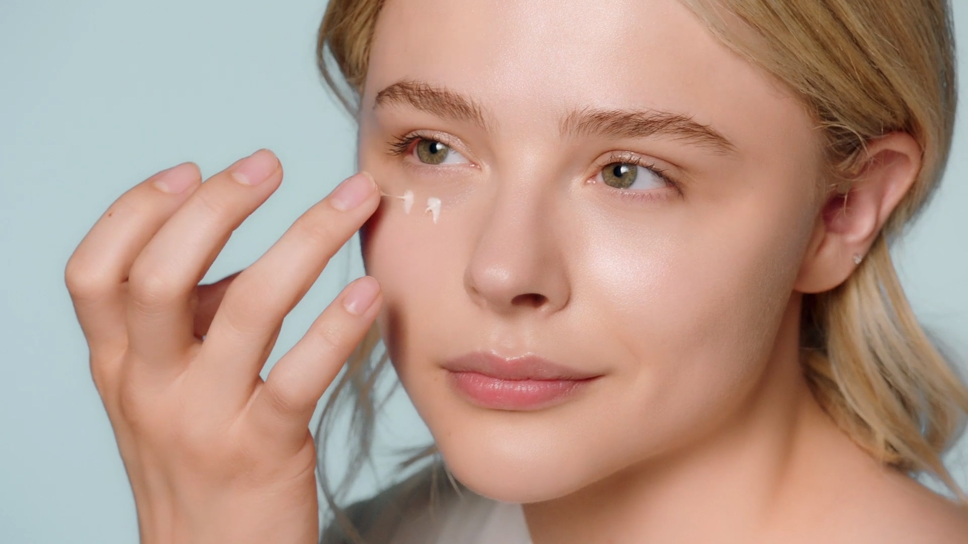 How to use tretinoin under eyes the best effective way 2022 ineedskin